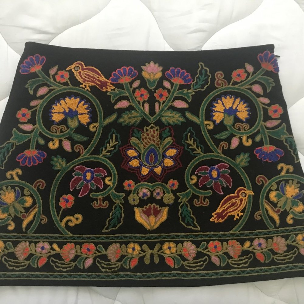 Embroidered mini skirt